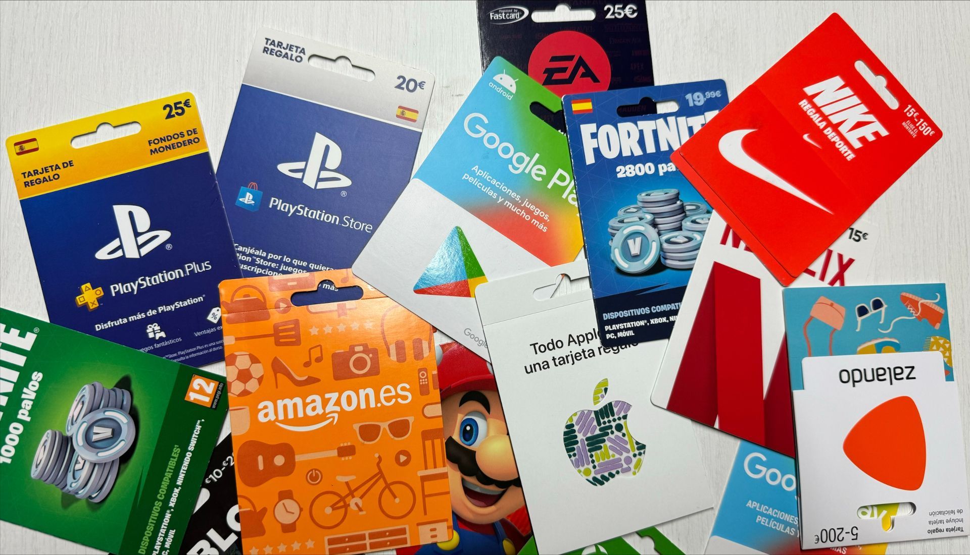 Diferentes tarjetas de contenidos digitales.